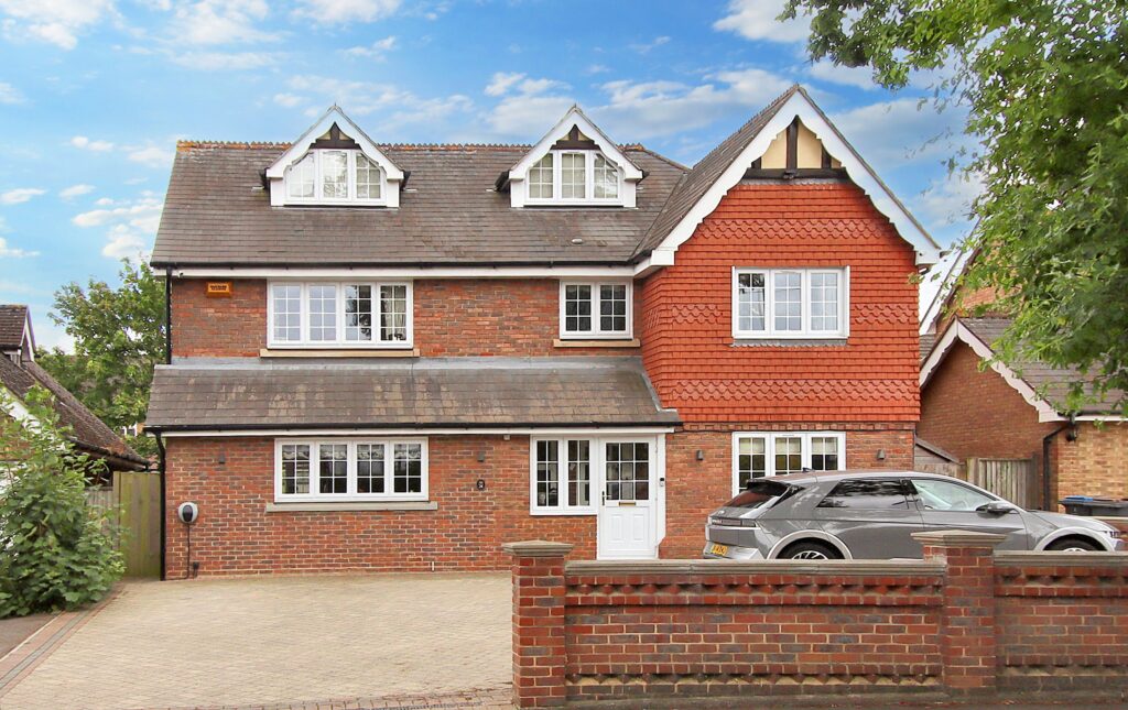 Orchard Avenue, Shirley