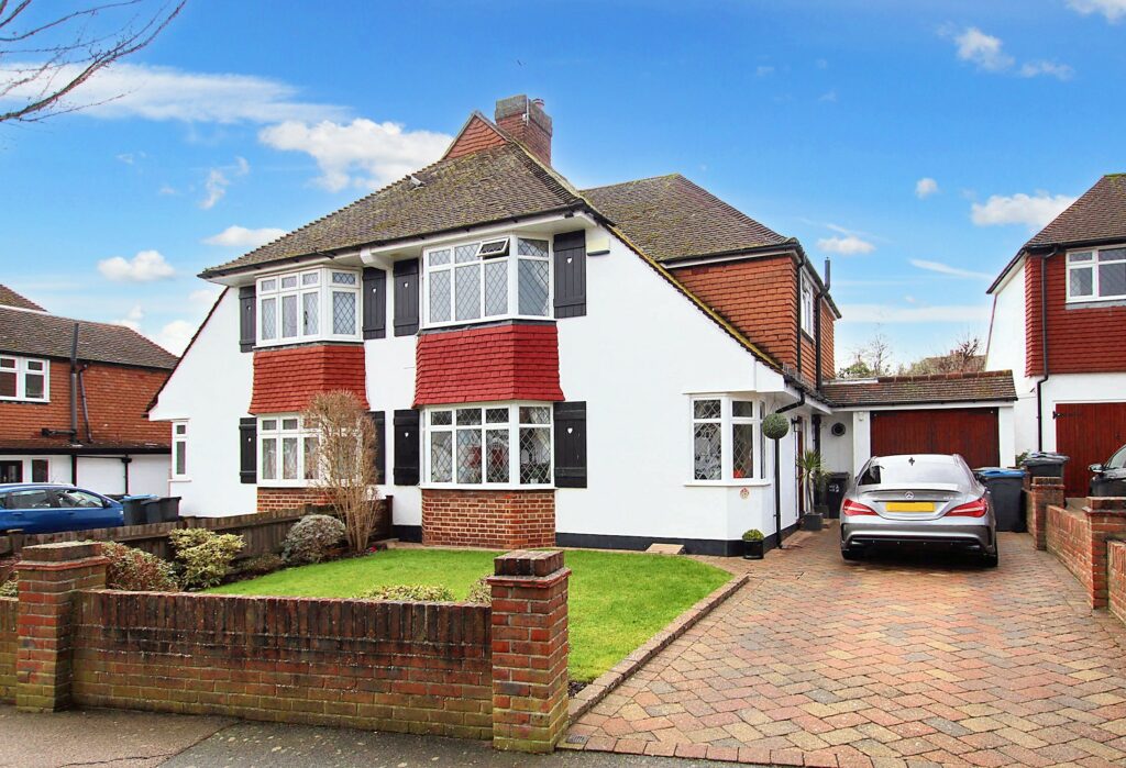 Hartland Way, Shirley