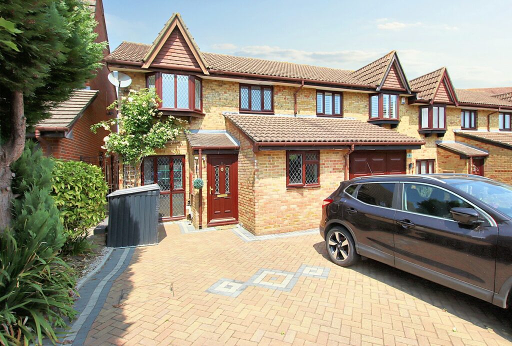 Mistletoe Close, Shirley Oaks Village